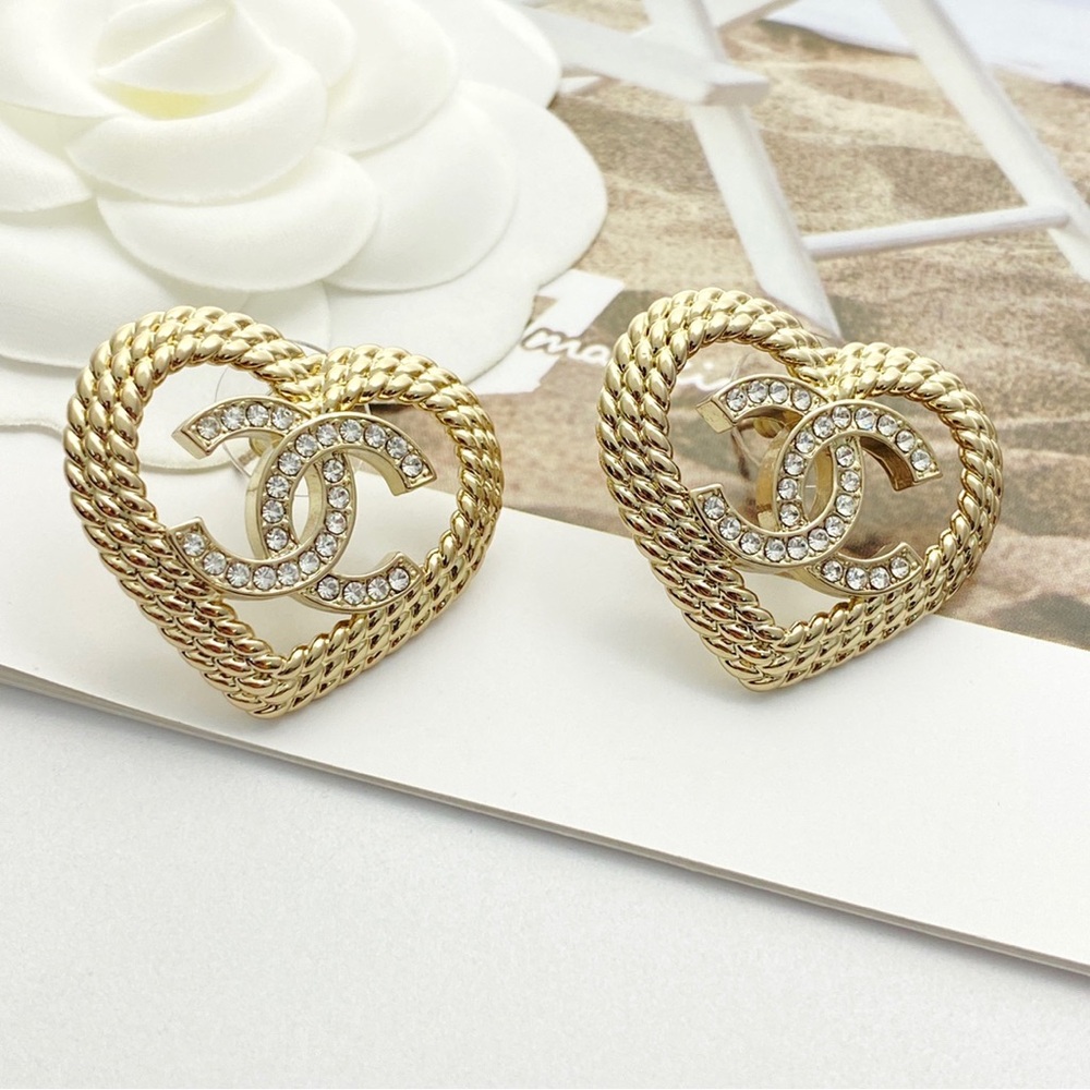 CHANEL Gold Heart Earrings with Crystals - Picture 5 of 7